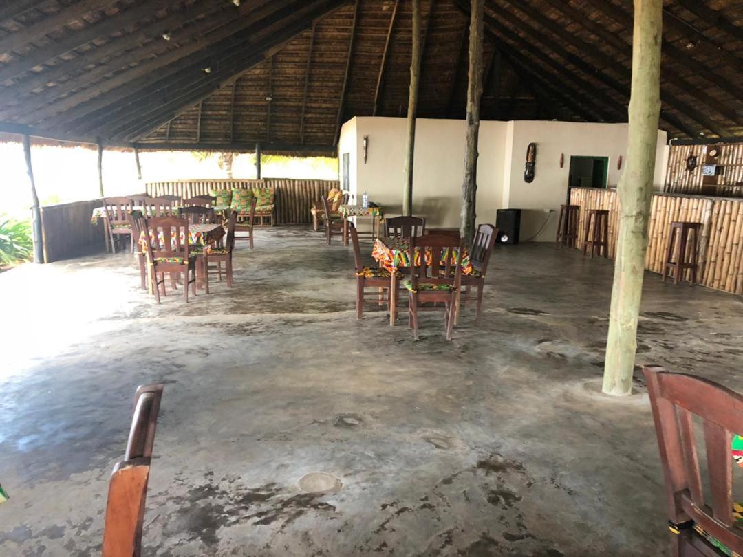 The Akwidaa Inn Exterior foto