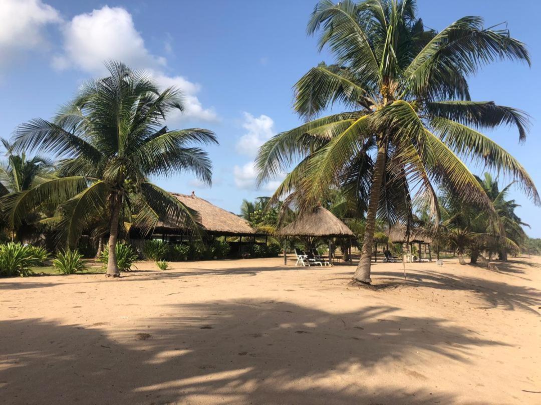 The Akwidaa Inn Exterior foto