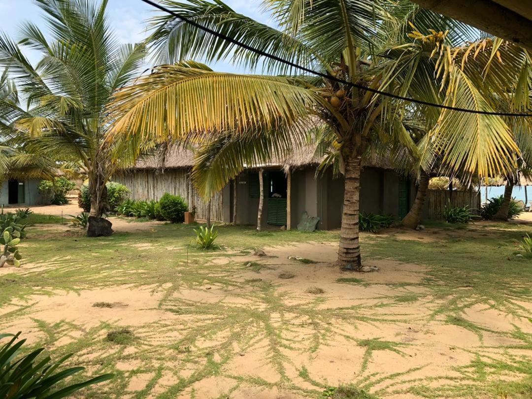 The Akwidaa Inn Exterior foto