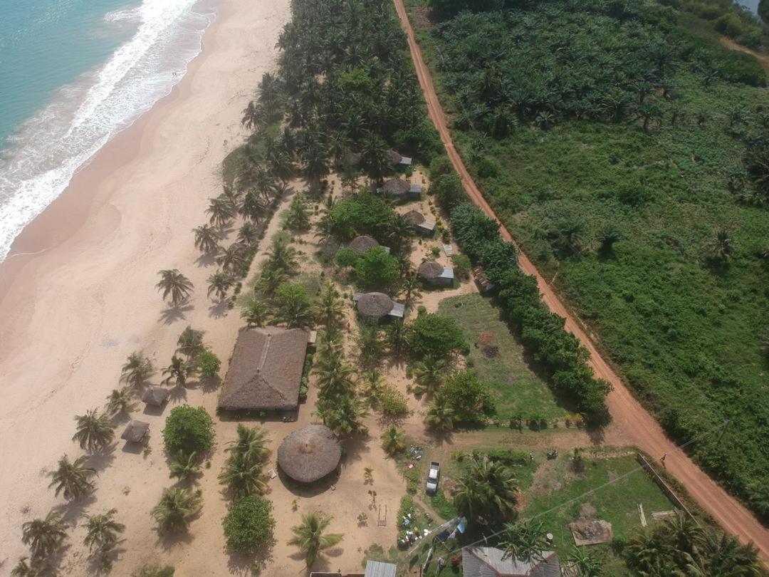 The Akwidaa Inn Exterior foto