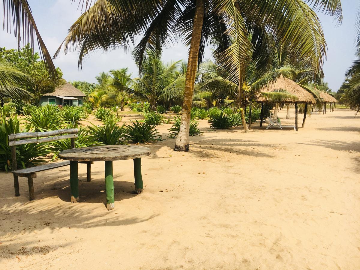 The Akwidaa Inn Exterior foto